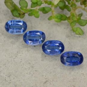 2.60カラットの天然ブルーカイヤナイト（6.3×4.1 mm・オーバルカット）