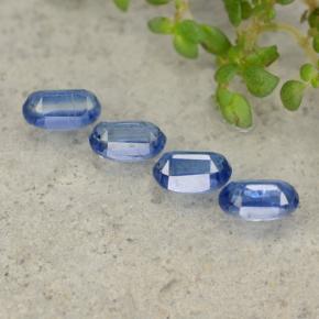 1.72カラットの天然ブルーカイヤナイト（5.4×3.4 mm・オーバルカット）