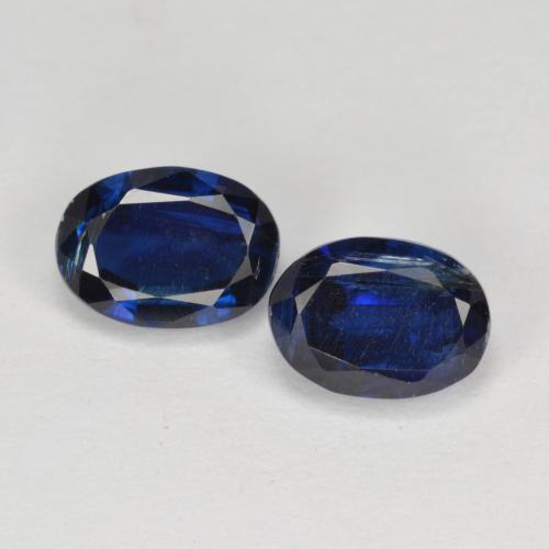 2.48カラットの天然濃い紺カイヤナイト（6.9×5.1 mm・オーバルカット）