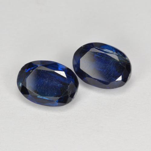 2.48カラットの天然濃い紺カイヤナイト（6.9×5.1 mm・オーバルカット）
