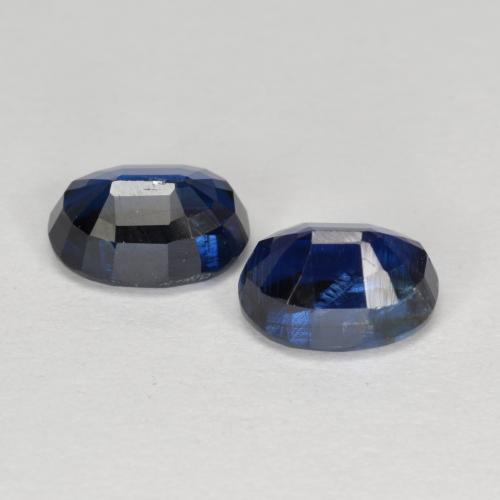 2.48カラットの天然濃い紺カイヤナイト（6.9×5.1 mm・オーバルカット）
