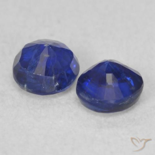 Shop natural 0.58ct ネイビーブルー カイヤナイト gems, ラウンド, from ネパール at GemSelect. In stock, global shipping!