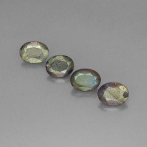 カラットの天然マルチカラーラブラドライト（8×5.9 mm・透明）