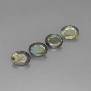 カラットの天然マルチカラーラブラドライト（8×5.9 mm・透明）