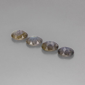 カラットの天然マルチカラーラブラドライト（8×5.9 mm・透明）