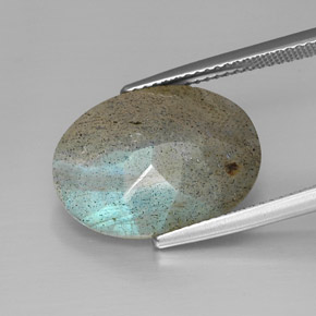 10.56カラットの天然マルチカラーラブラドライト、オーバルカット、オペーク