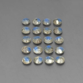 カラットの天然マルチカラーラブラドライト（4.62 mm・透明）