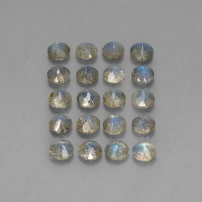 カラットの天然マルチカラーラブラドライト（4.60 mm・透明）