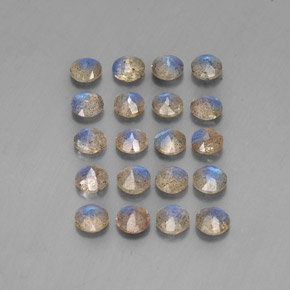 カラットの天然マルチカラーラブラドライト（4.60 mm・透明）