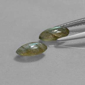 カラットの天然マルチカラーラブラドライト（8.3×3.7 mm・マーキス）