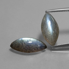 カラットの天然マルチカラーラブラドライト（18.1×8.9 mm・透明）