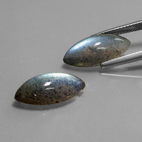 カラットの天然マルチカラーラブラドライト（18.1×8.9 mm・透明）