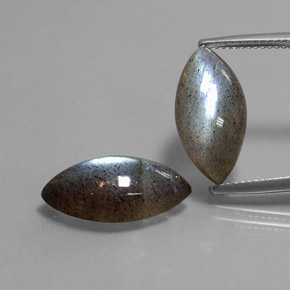 カラットの天然マルチカラーラブラドライト（17.8×9.2 mm・透明）