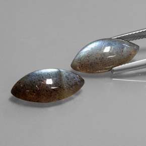カラットの天然マルチカラーラブラドライト（17.8×9.2 mm・透明）