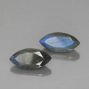 カラットの天然マルチカラーラブラドライト（14×7 mm・透明）