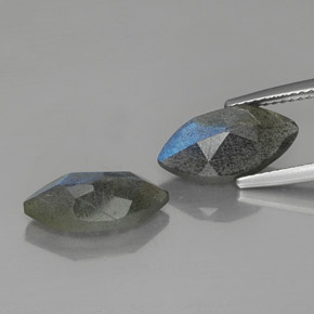 カラットの天然マルチカラーラブラドライト（14×7 mm・透明）