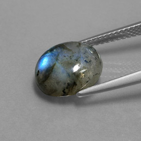 4.06カラットの天然マルチカラーラブラドライト、オーバルカット、半透明