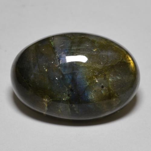 20.40カラットの天然マルチカラーラブラドライト（21.7×15.1 mm・オーバルカット）