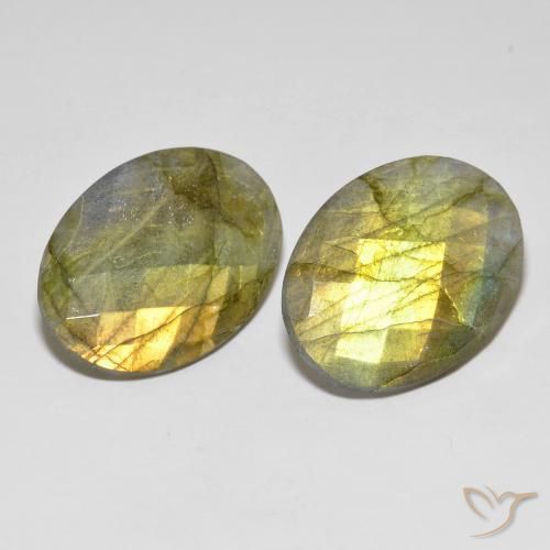 Shop natural 32.72ct マルチカラー ラブラドライト gems, 楕円形, from マダガスカル at GemSelect. In stock, global shipping!