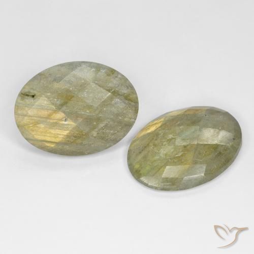 Shop natural 18.25ct マルチカラー ラブラドライト gems, 楕円形, from マダガスカル at GemSelect. In stock, global shipping!