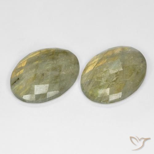Shop natural 18.25ct マルチカラー ラブラドライト gems, 楕円形, from マダガスカル at GemSelect. In stock, global shipping!