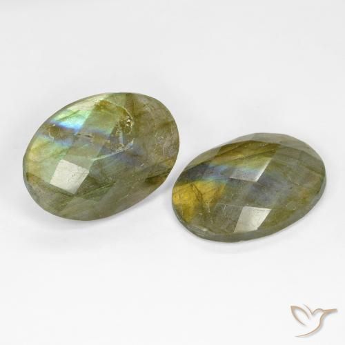 Shop natural 15.65ct マルチカラー ラブラドライト gems, 楕円形, from マダガスカル at GemSelect. In stock, global shipping!