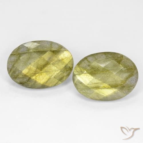 Shop natural 16.30ct マルチカラー ラブラドライト gems, 楕円形, from マダガスカル at GemSelect. In stock, global shipping!