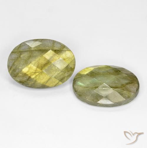 Shop natural 16.30ct マルチカラー ラブラドライト gems, 楕円形, from マダガスカル at GemSelect. In stock, global shipping!