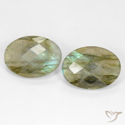 Shop natural 16.40ct マルチカラー ラブラドライト gems, 楕円形, from マダガスカル at GemSelect. In stock, global shipping!