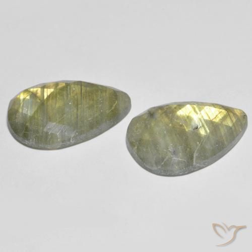 Shop natural 18.77ct マルチカラー ラブラドライト gems, 洋梨の形, from マダガスカル at GemSelect. In stock, global shipping!