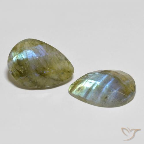Shop natural 14.77ct マルチカラー ラブラドライト gems, 洋梨の形, from マダガスカル at GemSelect. In stock, global shipping!