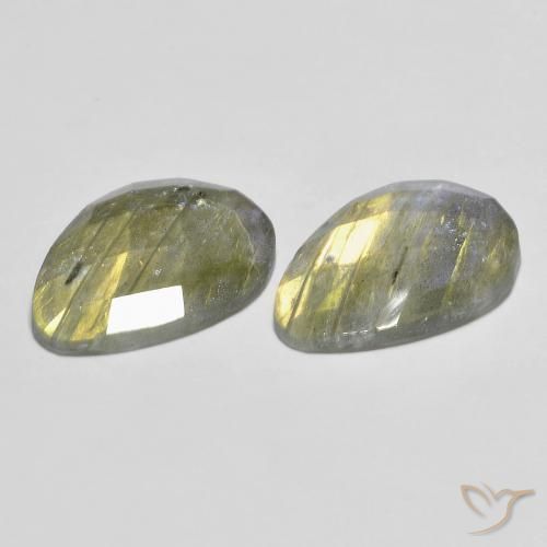 Shop natural 9.34ct マルチカラー ラブラドライト gems, 洋梨の形, from マダガスカル at GemSelect. In stock, global shipping!