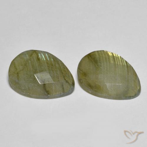 Shop natural 11.04ct マルチカラー ラブラドライト gems, 洋梨の形, from マダガスカル at GemSelect. In stock, global shipping!