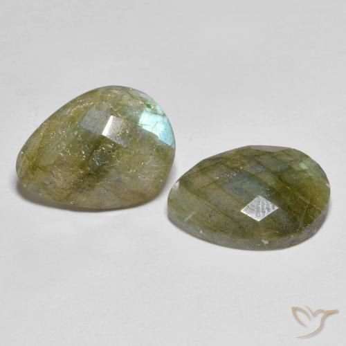 Shop natural 11.38ct マルチカラー ラブラドライト gems, 洋梨の形, from マダガスカル at GemSelect. In stock, global shipping!