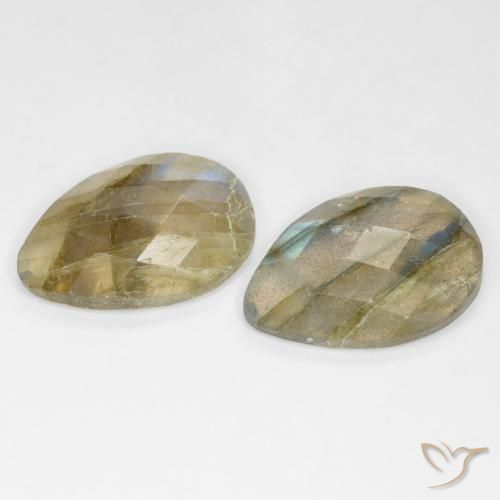 Shop natural 13.52ct マルチカラー ラブラドライト gems, 洋梨の形, from マダガスカル at GemSelect. In stock, global shipping!