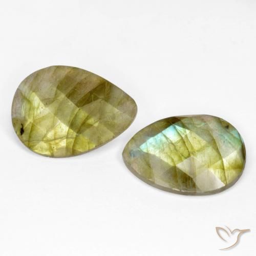 Shop natural 12.66ct マルチカラー ラブラドライト gems, 洋梨の形, from マダガスカル at GemSelect. In stock, global shipping!