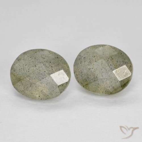 Shop natural 2.12ct マルチカラー ラブラドライト gems, 楕円形, from マダガスカル at GemSelect. In stock, global shipping!