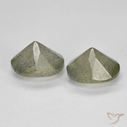 Shop natural 2.12ct マルチカラー ラブラドライト gems, 楕円形, from マダガスカル at GemSelect. In stock, global shipping!