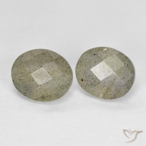 Shop natural 2.15ct マルチカラー ラブラドライト gems, 楕円形, from マダガスカル at GemSelect. In stock, global shipping!