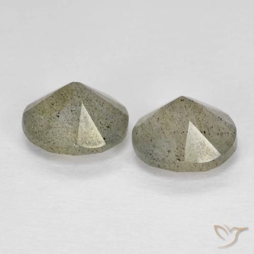 Shop natural 2.15ct マルチカラー ラブラドライト gems, 楕円形, from マダガスカル at GemSelect. In stock, global shipping!