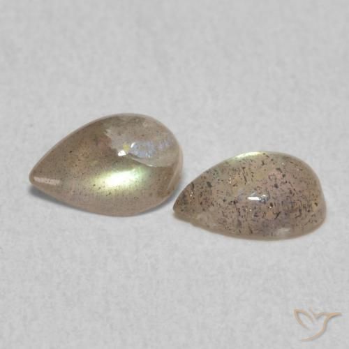 Shop natural 0.79ct マルチカラー ラブラドライト gems, 洋梨の形, from マダガスカル at GemSelect. In stock, global shipping!