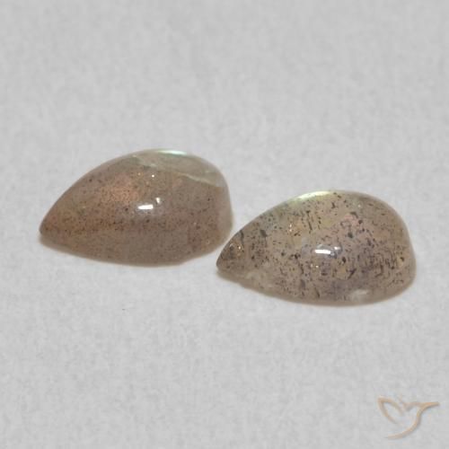Shop natural 0.79ct マルチカラー ラブラドライト gems, 洋梨の形, from マダガスカル at GemSelect. In stock, global shipping!