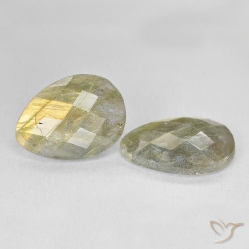 Shop natural 14.48ct マルチカラー ラブラドライト gems, 洋梨の形, from マダガスカル at GemSelect. In stock, global shipping!