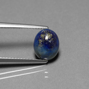 2.16カラットの天然ロイヤルブルーラピスラズリ（9.2×7.6 mm・オーバルカット）
