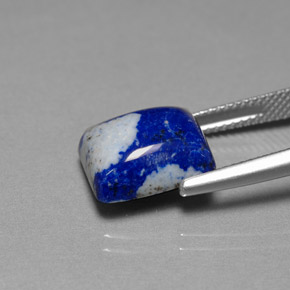 6.92カラットの天然ロイヤルブルーラピスラズリ（12.2×10.1 mm・バゲット）
