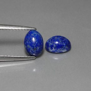 カラットの天然ロイヤルブルーラピスラズリ（7.1×5.2 mm・オーバルカット）