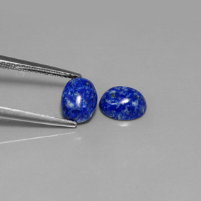 カラットの天然ロイヤルブルーラピスラズリ（8.1×6.3 mm・オーバルカット）