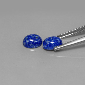 カラットの天然ロイヤルブルーラピスラズリ（8.1×6.3 mm・オーバルカット）
