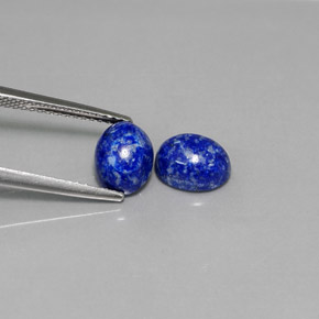 カラットの天然ロイヤルブルーラピスラズリ（8.1×6.3 mm・オーバルカット）