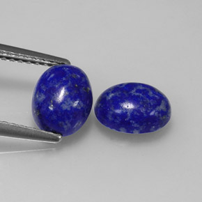 カラットの天然ロイヤルブルーラピスラズリ（7.9×6.2 mm・オーバルカット）